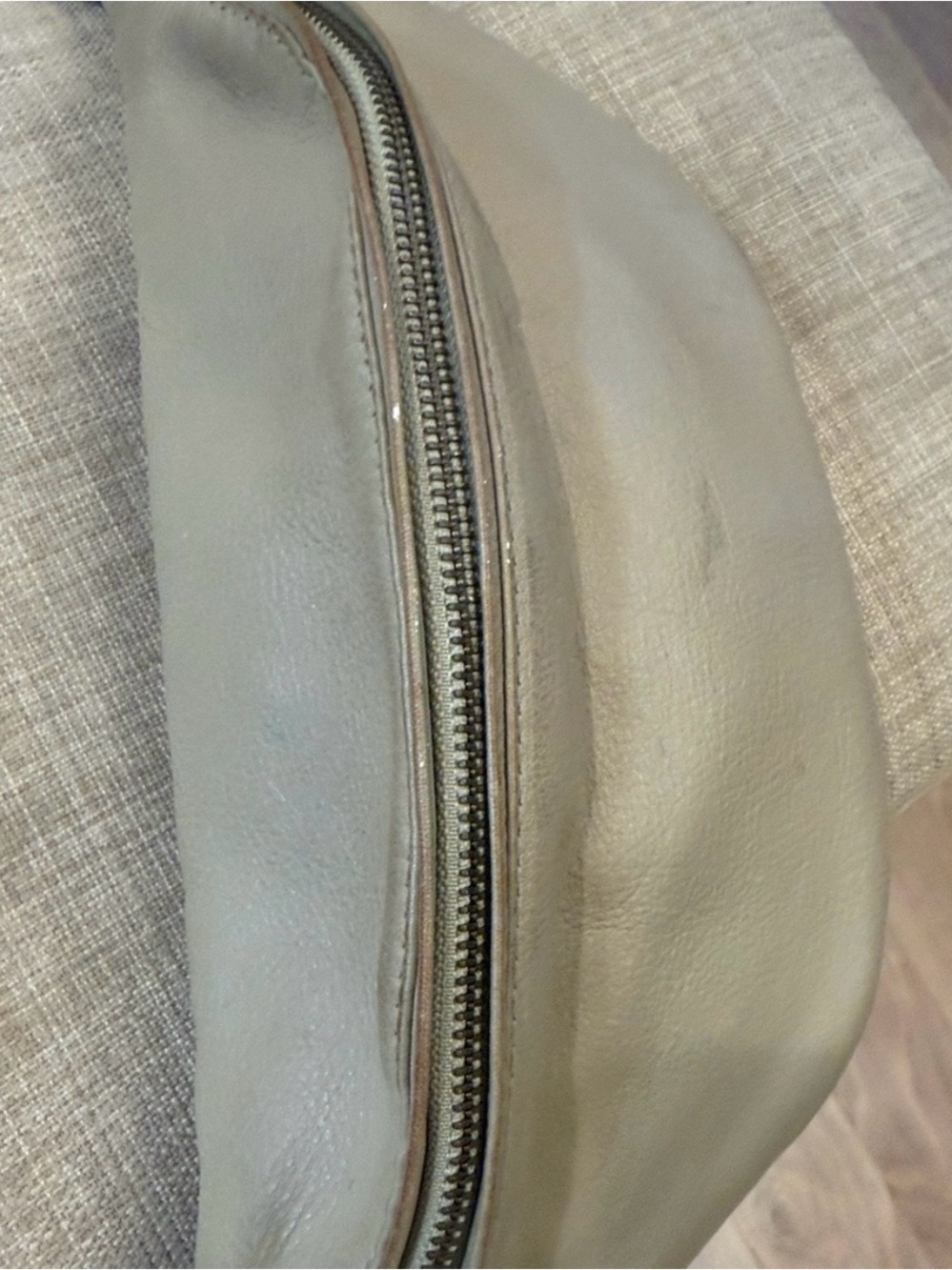 Mandrn leather crossbody - Picture 3 of 6
